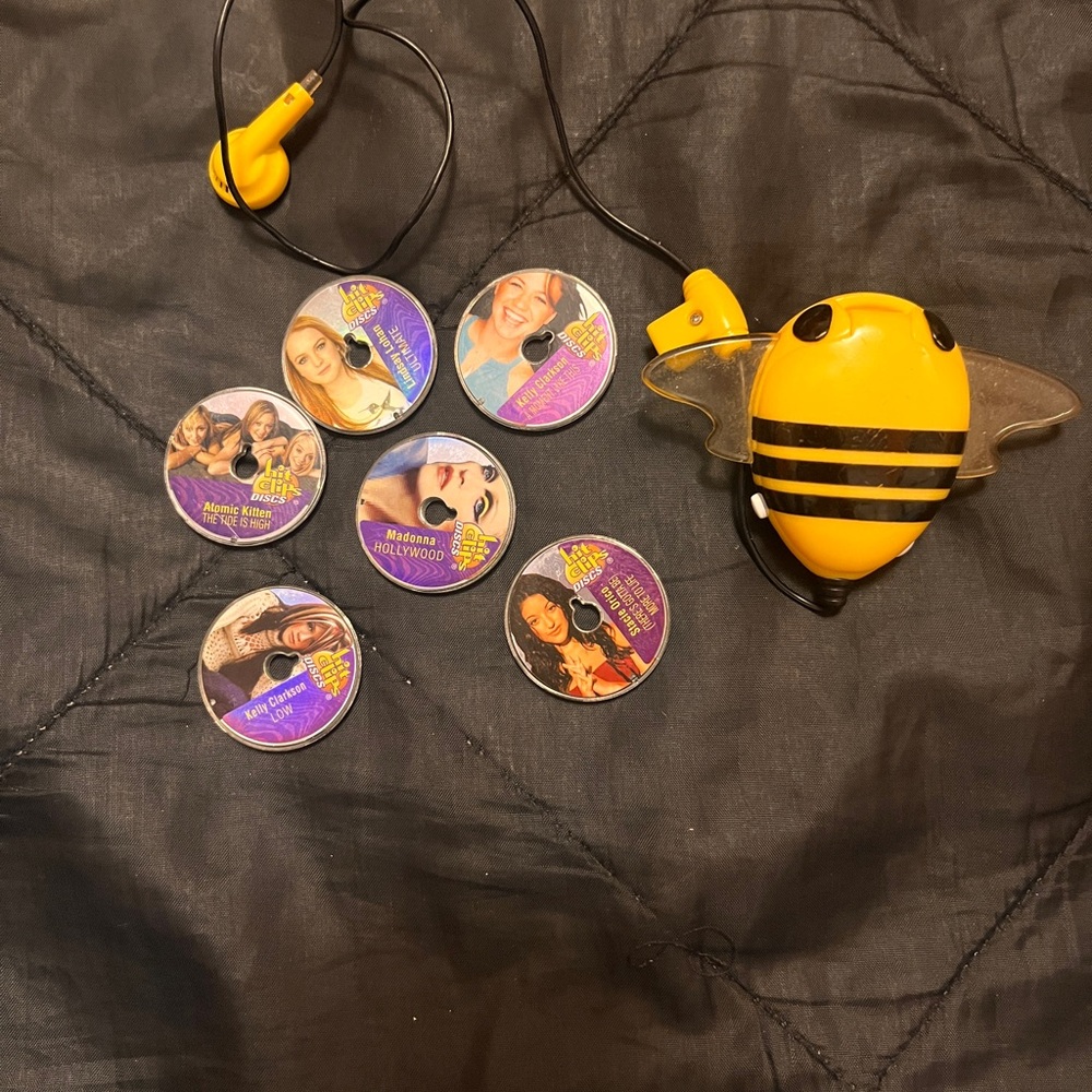 Yellow Bee Hasbro Hit Clips Music Player with 6 Discs